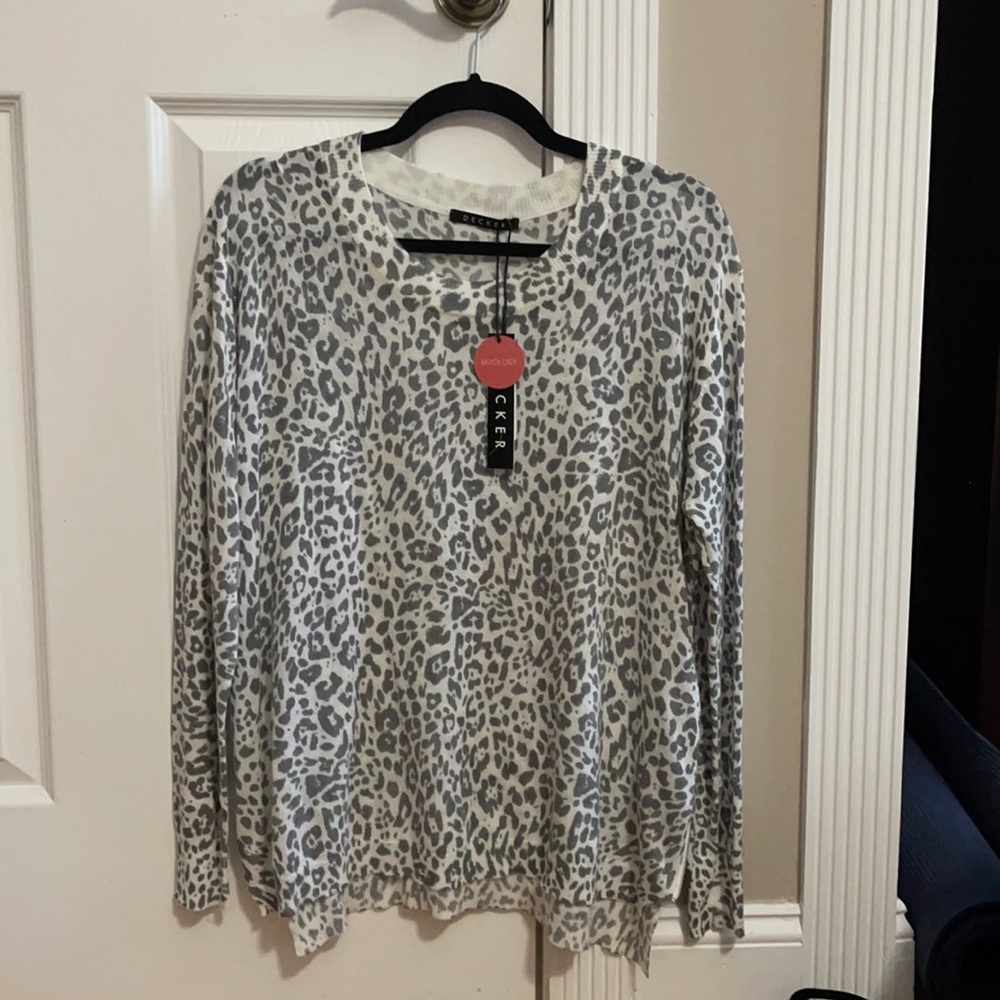NWT decker leopard sweater w/zipper detail Size L